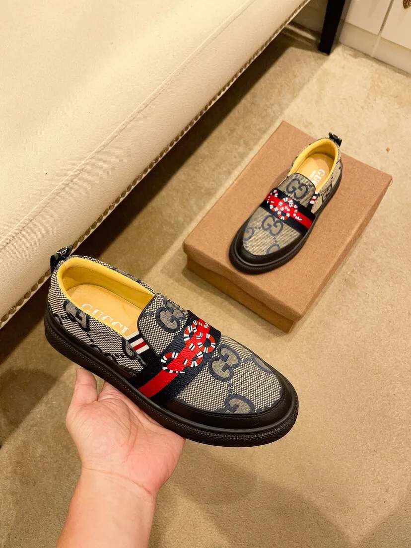 Factory price 400. [Gucci] Gucci's latest 🎁🎁 fashionable casual men's shoes 👟, hot style 💥 simple and elegant style, exclusive for trendy men. Unique official website latest brand 👑 original decoration, fashionable and generous, original cowhide leather ✅ breathable sheepskin lining, official website designated wear-resistant casual outsole, classic model taken in real life 🎬38-44. Can be customized45